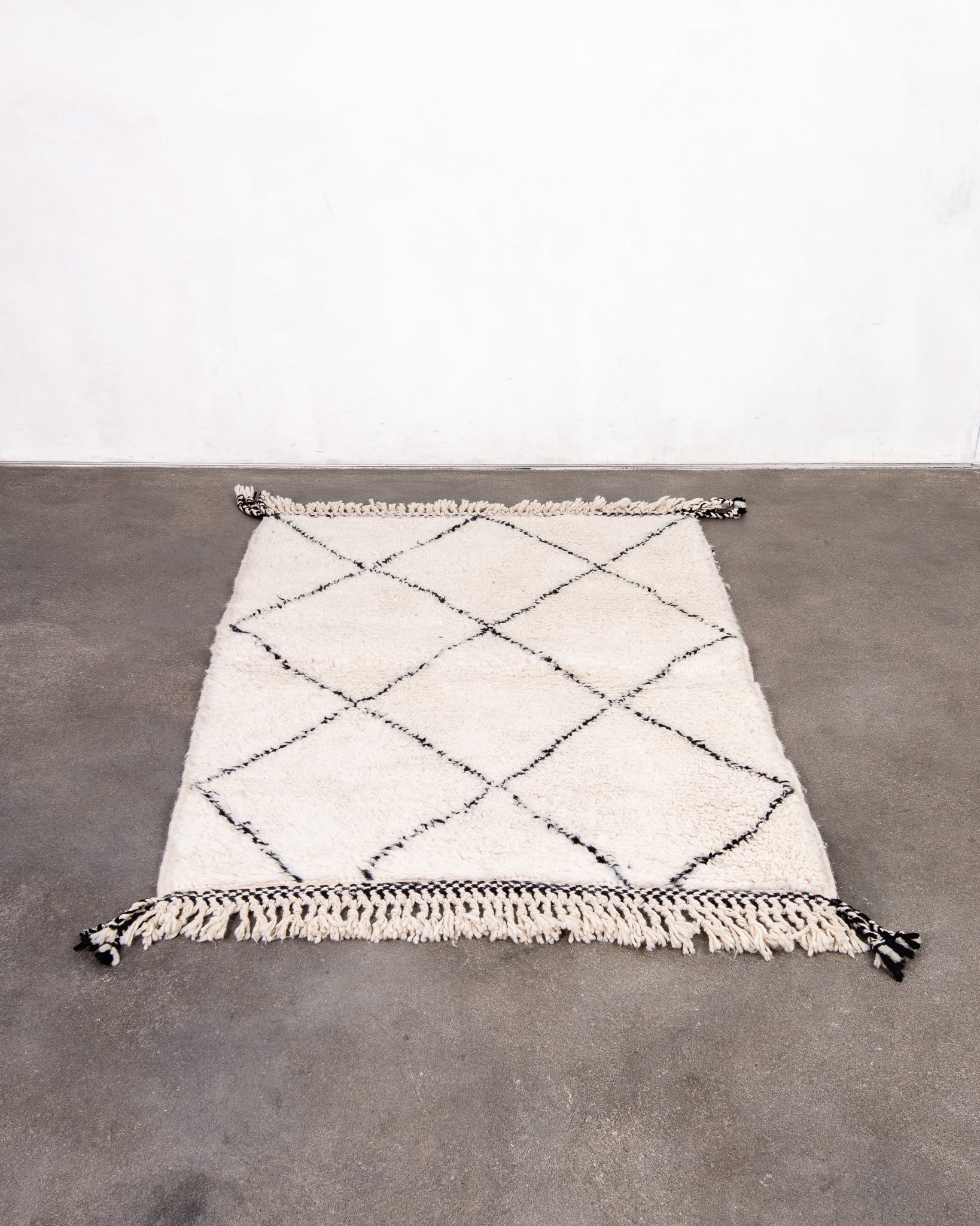 Modern designer handcrafted Berber rug from morocco Beniourain with beautiful colors and patterns